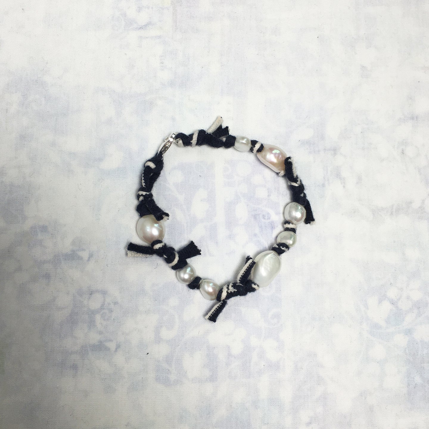 023 Navy stripe | white pearl bracelet