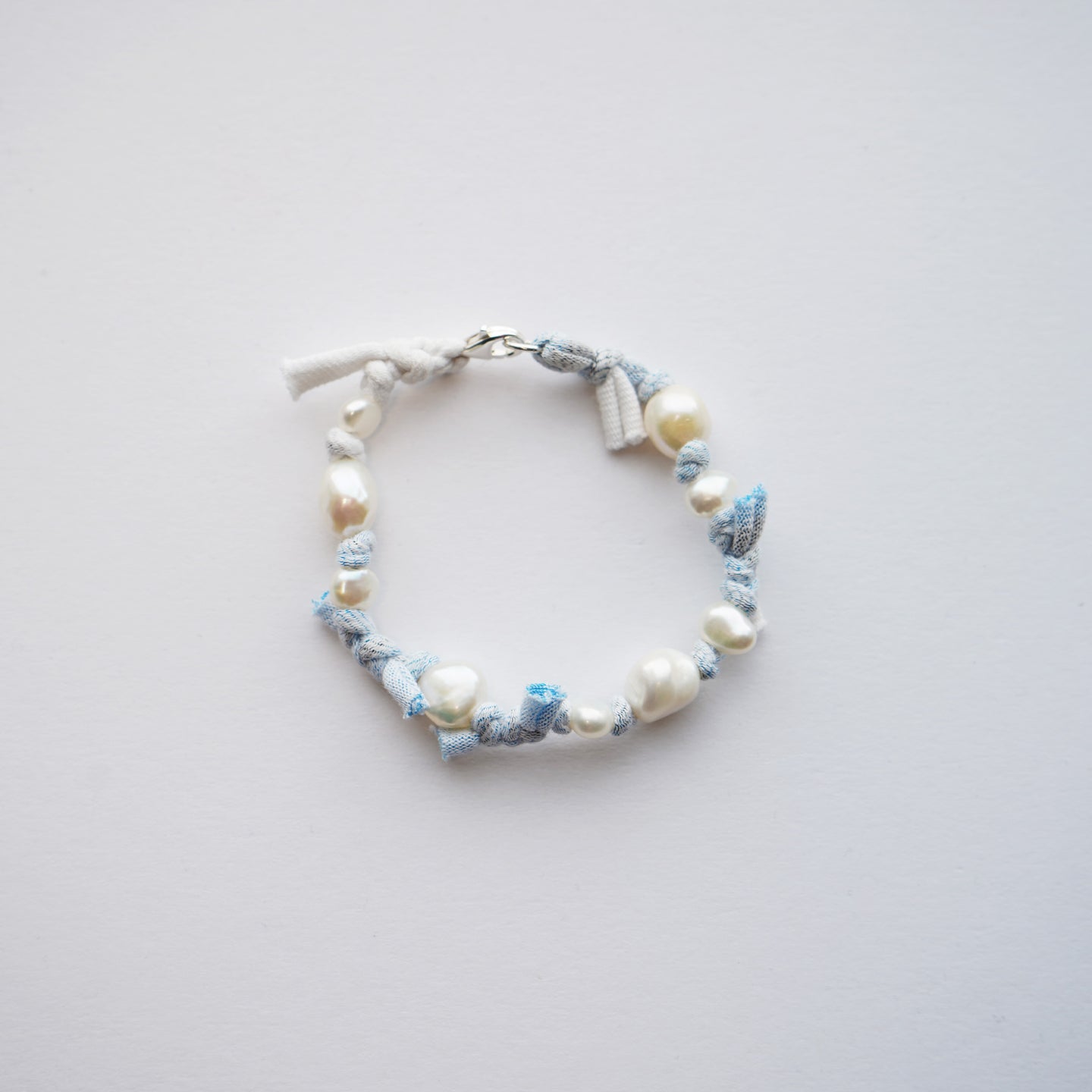 002 White | white pearl