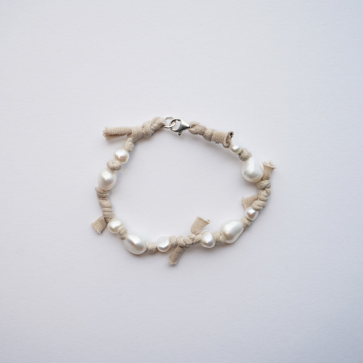 005 Taupe | white pearl